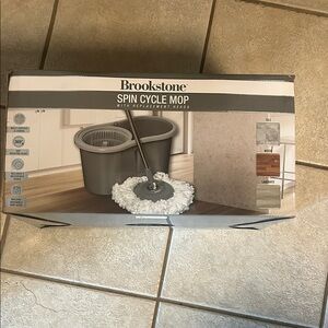 Brookstone Gray Spin Cycle Mop with White Microfiber Head